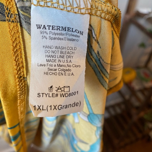 Plus size wrap dress - Picture 3 of 4